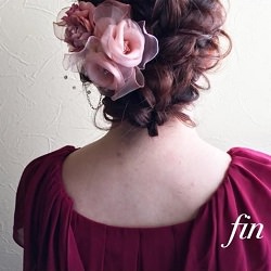 パーティコーデにはコレで決まり!キュートだけど華やかなシニヨンヘア♡ ヘアアレンジ ロングヘア