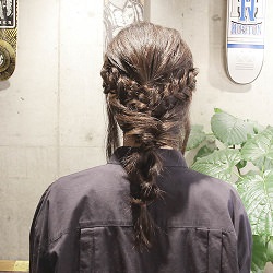 簡単なのに上級者風のアレンジに☆大人女子になれる編み下ろしアレンジ ヘアアレンジ ロングヘア