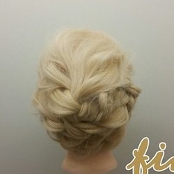 優雅な雰囲気に♪タイトめの大人おしゃれ結婚式ヘア ヘアアレンジ ロングヘア