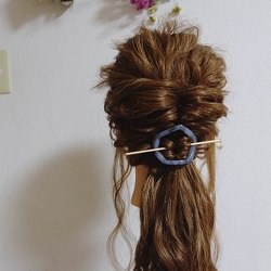 マジェステをつけて大人っぽさアップ!いろんなシーンで使えるラフなローポニー ヘアアレンジ ロングヘア