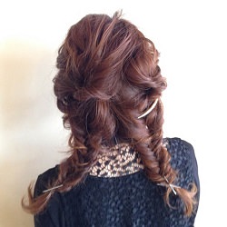 秋にピッタリのダウンスタイル☆ふんわりツイン編みおろしアレンジ　ヘアアレンジ　ロングヘア