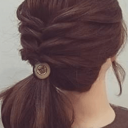 ただ結ぶだけなのにこなれ感が◎とっても簡単な大人ローポニーテールアレンジ ヘアアレンジ ロングヘア
