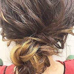 インナーカラーが映える♪三つ編み巻き付けシニヨンアレンジ ヘアアレンジ ロングヘア