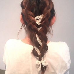 後ろ姿を華やかに☆レースを使った編み込みダウンヘア　ヘアアレンジ　ロングヘア
