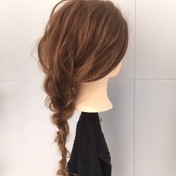三つ編みをねじるだけ!おさげをオシャレにした簡単こなれアレンジ♪ ヘアアレンジ ロングヘア