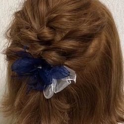 ヘアアクセサリーとの相性抜群◎ボブさんにおすすめのエアリーハーフアップアレンジ ヘアアレンジ ショートヘア
