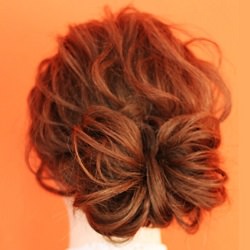 くしゅくしゅっとした大きなリボン風アップアレンジ ヘアアレンジ ロングヘア