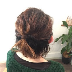 ショートでもおしゃれに☆ねじりテクを使った清楚なハーフアップ ヘアアレンジ ショートヘア