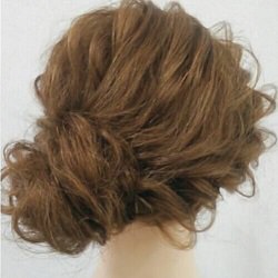 低めな三つ編みおだんごで、おとな可愛いスタイル ヘアアレンジ ロングヘア