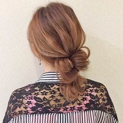 自分の髪を結んで作るノットヘア風ひとつ結び ヘアアレンジ ロングヘア