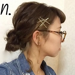 ゴールドのピンが映える☆簡単に出来るまとめ髪 ヘアアレンジ ミディアムヘア