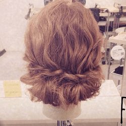 リラックス感がかわいい♪三つ編みでつくるまとめ髪 ヘアアレンジ ミディアムヘア