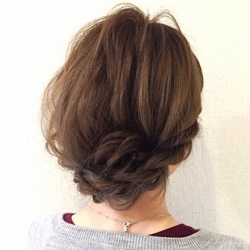 ねじり編みで作る上品なまとめ髪スタイル ヘアアレンジ ロングヘア