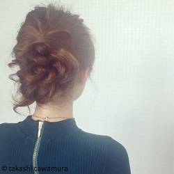シルエットがとっても可愛い♡フェミニンなふんわりまとめ髪 ヘアアレンジ ロングヘア