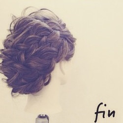 どこから見ても素敵♡ヘアアクセなしでも華やかなフィッシュボーン×裏編みでつくるアップアレンジ ヘアアレンジ ロングヘア