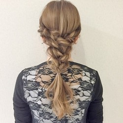 ナチュラルな雰囲気を醸し出せる♪編み下ろしアレンジ　ヘアアレンジ　ロングヘア