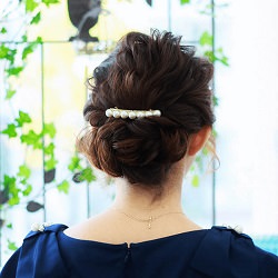 可愛いは卒業!大人女子のための上品なねじりローアップスタイル ヘアアレンジ ロングヘア