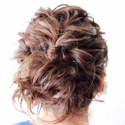 外ハネが可愛い!ニュアンスのあるまとめ髪アレンジ ヘアアレンジ ロングヘア