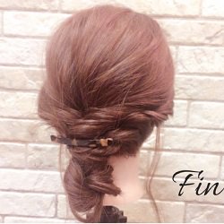 ラフさが可愛い!ナチュラル大人女子になれちゃう低めお団子ヘアアレンジ♡ ヘアアレンジ ロングヘア