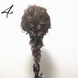 旬なアレンジ♡くるりんぱと三つ編みの編みおろしヘアー ヘアアレンジ ロングヘア