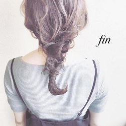 落ち着いた雰囲気出すのにピッタリ☆大人フェミニンな三つ編みアレンジ♪ ヘアアレンジ ミディアムヘア