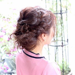 くるりんぱとロープ編みで♪逆毛で作るラフなアップスタイル ヘアアレンジ ミディアムヘア