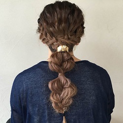 オシャレで可愛いからデートにピッタリ☆三つ編みと編み込みで作るダウンスタイルアレンジ ヘアアレンジ ロングヘア