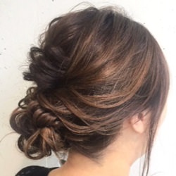 ドレッシーな雰囲気にピッタリ☆くるりんぱと三つ編みでレベルアップシニヨン ヘアアレンジ ロングヘア