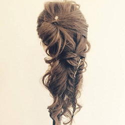 両サイドでアレンジが違う!変化球フィッシュボーンヘア♪ ヘアアレンジ ミディアムヘア