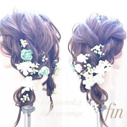 ねじり編みだけなのに華やか♡ツインテールでフラワーアレンジ ヘアアレンジ ミディアムヘア