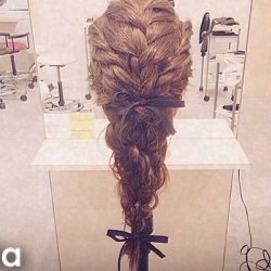 リボンがアクセントでとっても可愛い♡上級者向けロープ編みアレンジ ヘアアレンジ ロングヘア