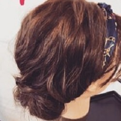 スカーフ使ってオシャレさんに☆巻き付けるだけの簡単まとめ髪アレンジ ヘアアレンジ ロングヘア