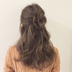 お花が咲くフラワーアレンジ♪特別な日にピッタリな上品ハーフアップ ヘアアレンジ ロングヘア