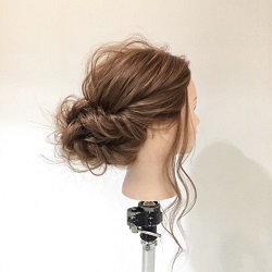 揺れる後れ毛がとっても可愛い♡華やかなふんわりまとめ髪 ヘアアレンジ ロングヘア