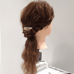 こなれ感が可愛いくてとっても簡単☆ねじってくるりんぱするだけのポニーテール ヘアアレンジ ロングヘア