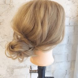 ねじって巻き付けるだけ!簡単にできる大人かわいいゆるふわお団子ヘアー☆ ヘアアレンジ ロングヘア