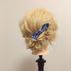 アクセサリーが映える☆三つ編みクロスでゆるくしゃアップヘア ヘアアレンジ ロングヘア