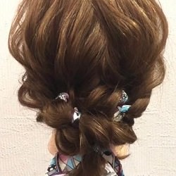 ヘアアレンジで春を先取り♪オトナ女子にぴったりの華やかスカーフアレンジ　ヘアアレンジ　ロングヘア