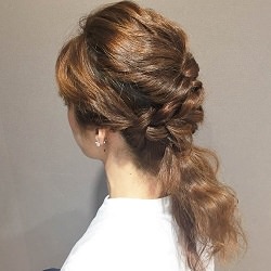 デートにピッタリ☆簡単テクニックで出来るフェミニンなローポニテアレンジ ヘアアレンジ ミディアムヘア