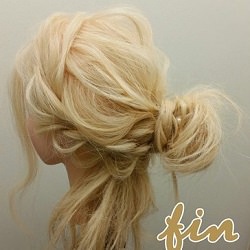 ロープ編みでこなれ感☆結婚式やイベントにピッタリの低めお団子アレンジ ヘアアレンジ ロングヘア