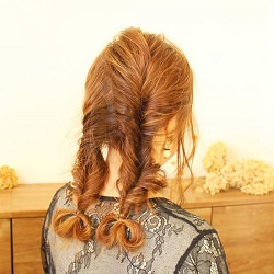 ねじるだけでできちゃう☆個性的なツイストヘアアレンジ ヘアアレンジ ロングヘア
