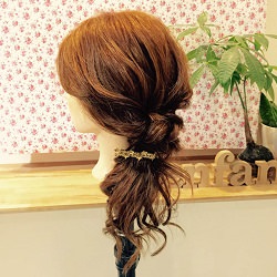 最高に大人かわいい☆片側寄せ低めポニーテールアレンジ ヘアアレンジ ミディアムヘア