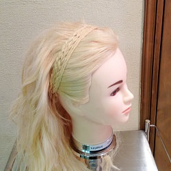 まるで本物のカチューシャみたいな三つ編みアレンジ ヘアアレンジ ロングヘア