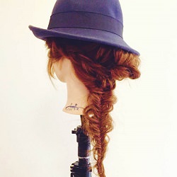 帽子にぴったり☆オシャレを格上げするフィッシュボーンアレンジ♪ ヘアアレンジ ロングヘア
