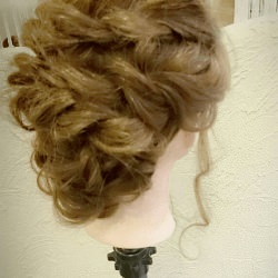 ショート~ミディアムヘアにオススメのロープ編みアレンジ ヘアアレンジ ミディアムヘア