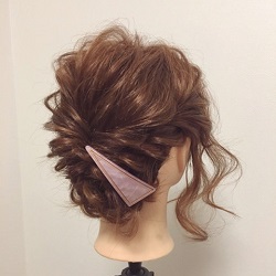 後れ毛が可愛い♪ミディアムヘアでもこなれ感が出るアップヘアー☆ ヘアアレンジ ミディアムヘア