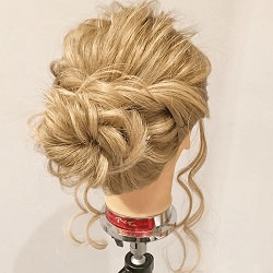 女子会にも使える!外国人風のルーズお団子アレンジ ヘアアレンジ ロングヘア