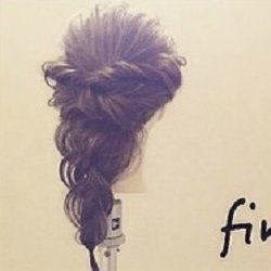 お呼ばれの日にしたい♡ツイストを使ったダウンヘアアレンジ ヘアアレンジ ミディアムヘア