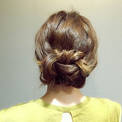 ルーズな大人ヘア♪初心者さんでも簡単なシニヨンアレンジ ヘアアレンジ ロングヘア