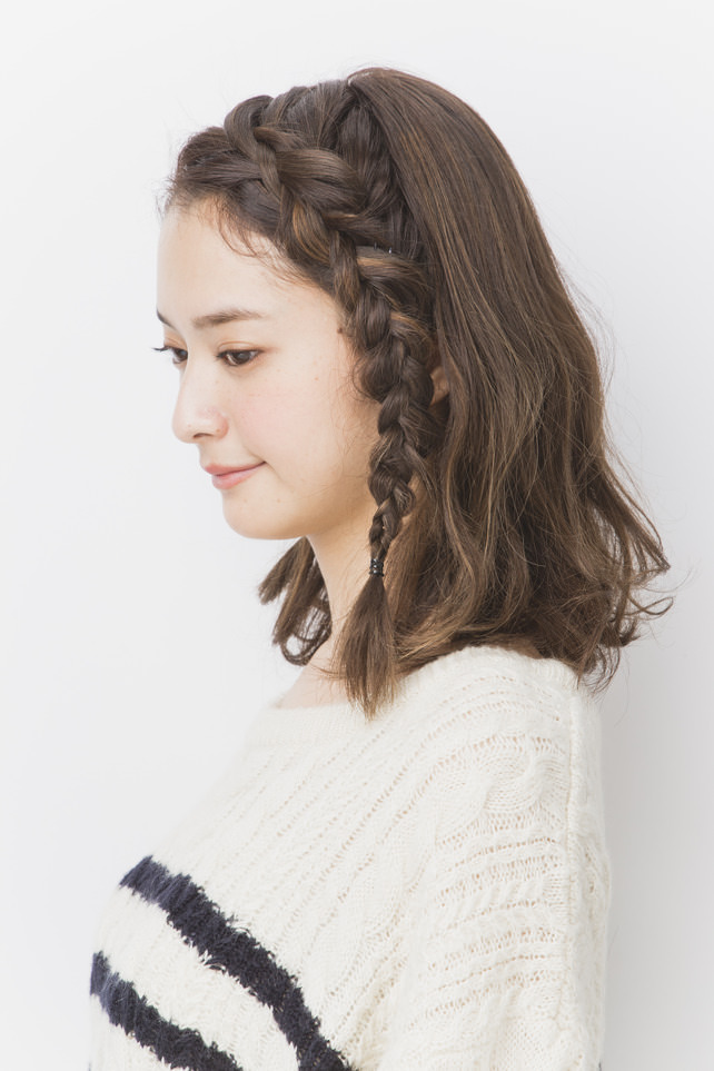 横顔が可愛く見えるサイドヘアアレンジ